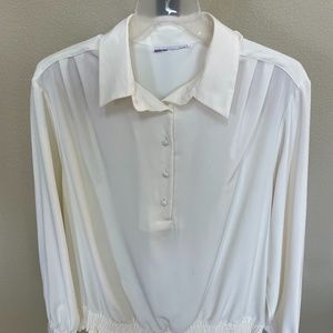 White ladies blouse polyester, size medium